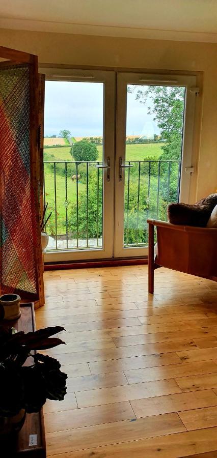 The Sleeping Dog Room At The Grumpy Schnauzer Bnb Huge Room, Luxe Suite, Private Hot Tub, Breakfast, Gym, Games Room, Farm Stay, Amazing Airdrie Kültér fotó